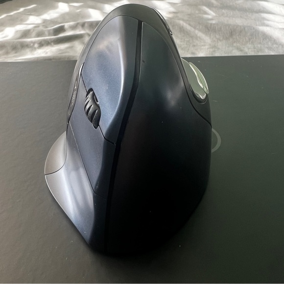 Evoluent VM4SW VerticalMouse 2 Right Hand Ergonomic Mouse with Wireless Connect - Picture 3 of 5
